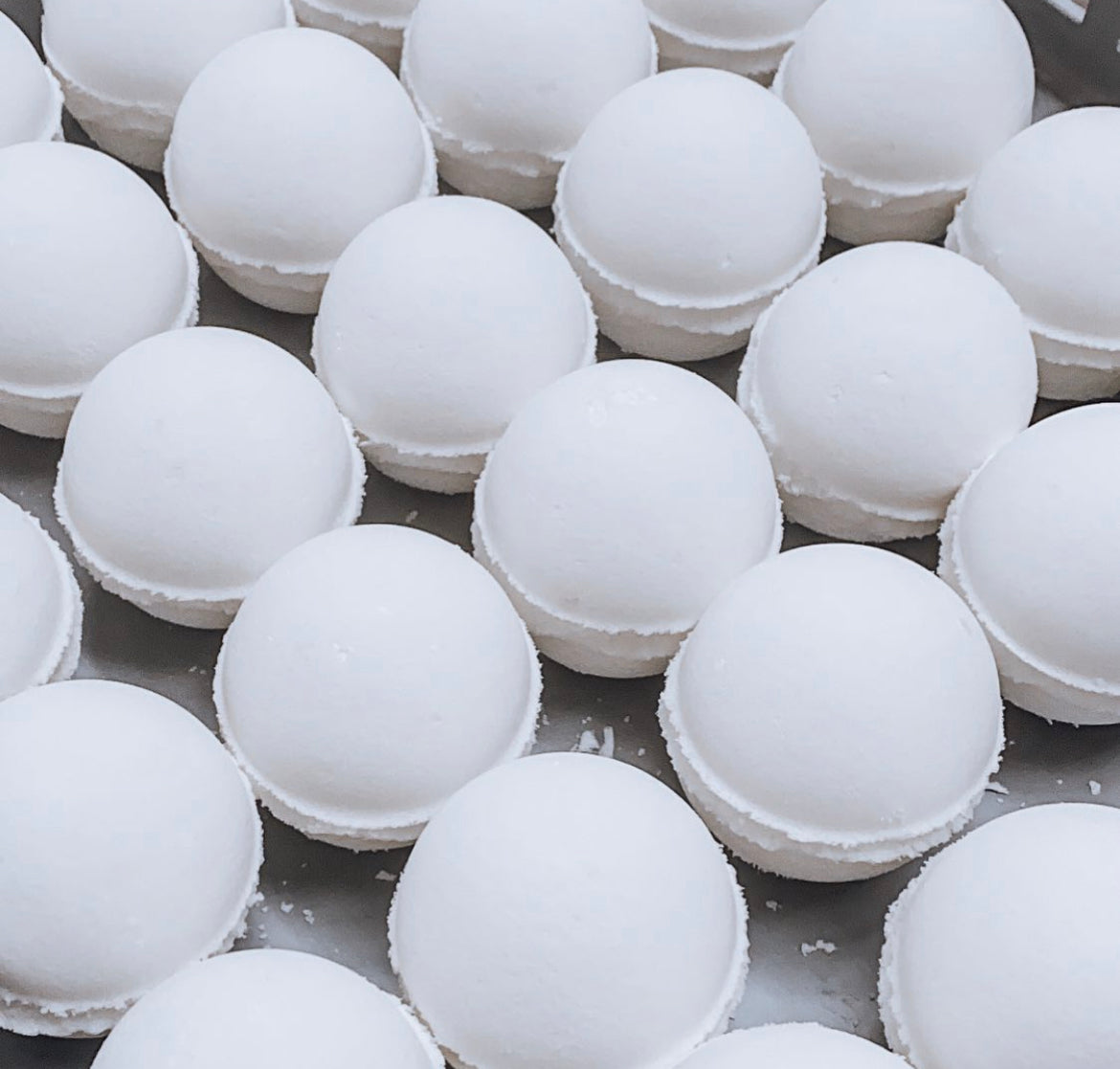 Lavender, Ylang Ylang & Patchouli infused Bath Bomb desinged to calm your mind and body.